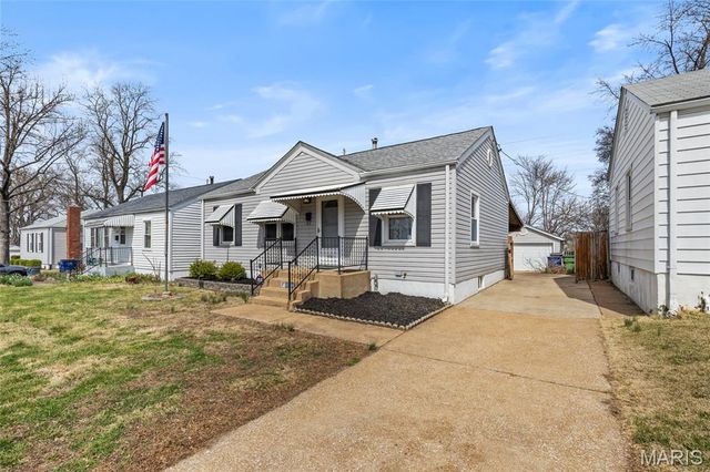 11041 Saint Pius Lane, St Ann, MO 63074