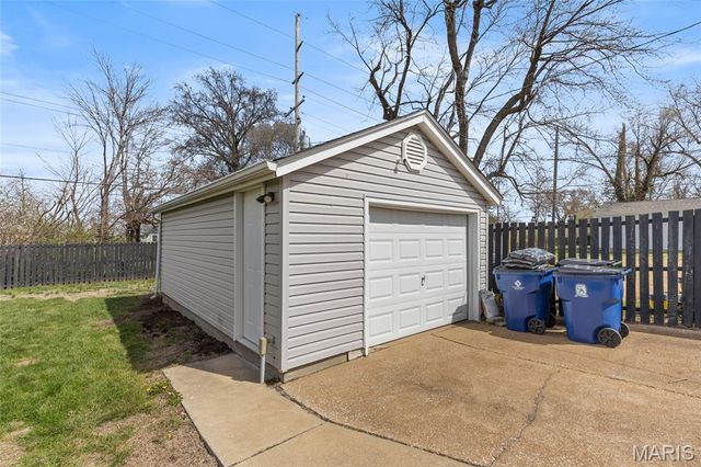 11041 Saint Pius Lane, St Ann, MO 63074