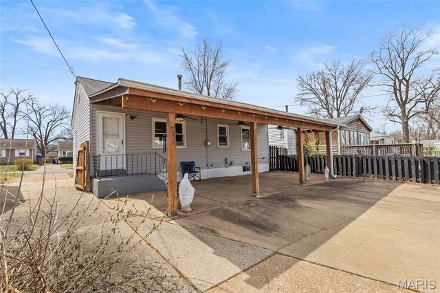 11041 Saint Pius Lane, St Ann, MO 63074