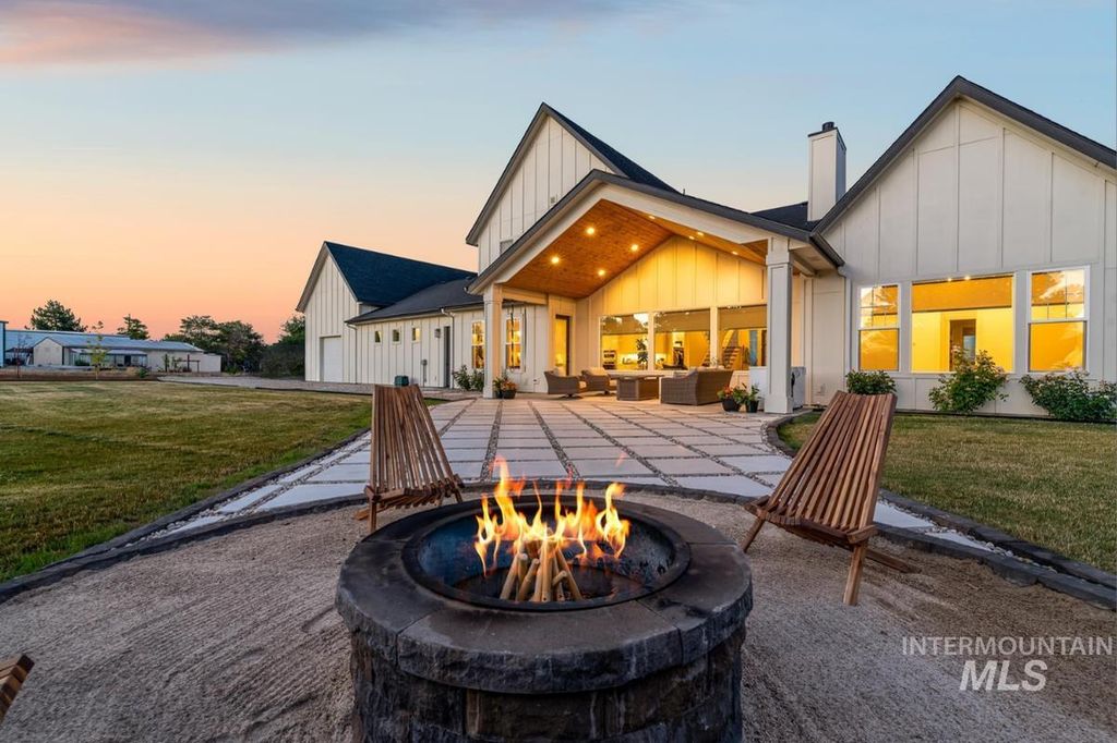 15016 Snow Mountain Dr, Caldwell, ID 83607