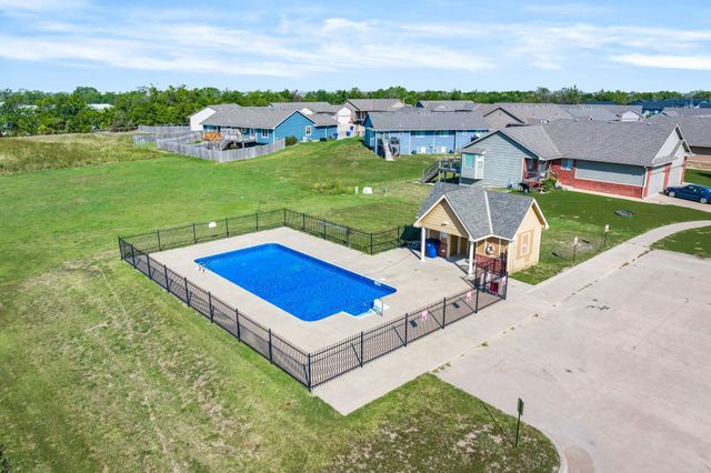 2426 E Quivira Ct, Kechi, KS 67067