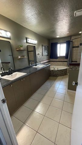 2025 Circulo Del Monte, Albuquerque, NM 87112