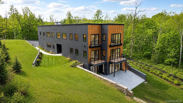 41 Mead Road, Armonk, NY 10504