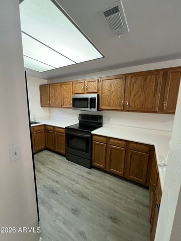 6550 N 47th Avenue 137, Glendale, AZ 85301