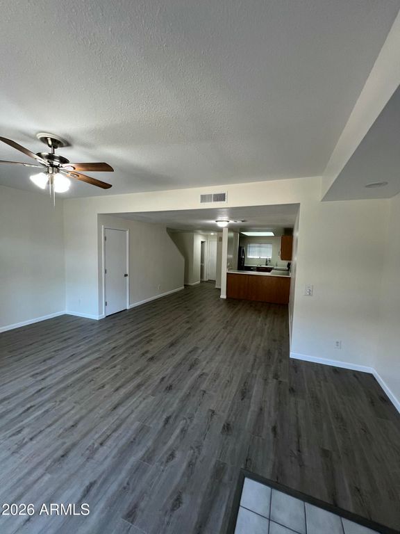 Image 10 of property listing at 6550 N 47th Avenue 137, Glendale, AZ 85301