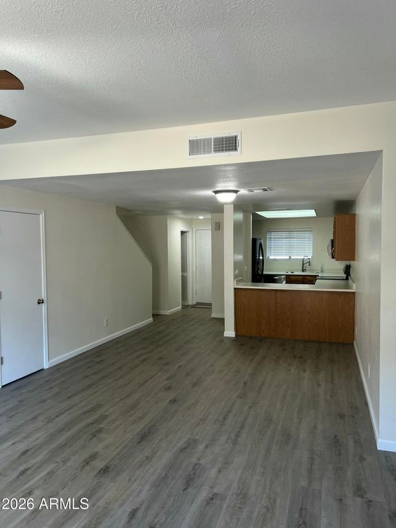 Image 8 of property listing at 6550 N 47th Avenue 137, Glendale, AZ 85301