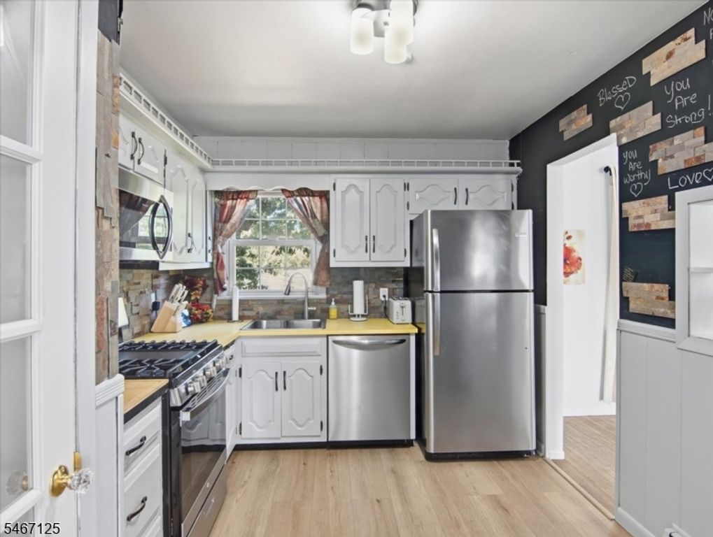 15 Adelphi Ct, Edison Twp., NJ 08837 — photo 5