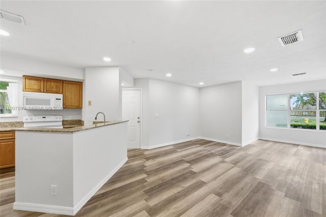 3310 N Pinewalk Dr N 1817, Margate, FL 33063