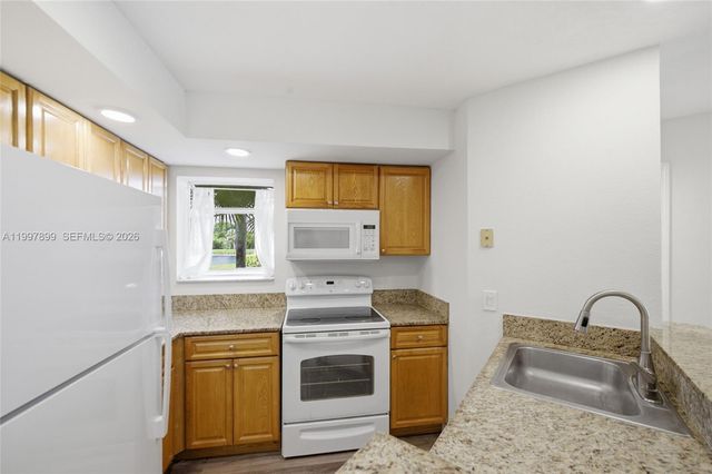 3310 N Pinewalk Dr N 1817, Margate, FL 33063