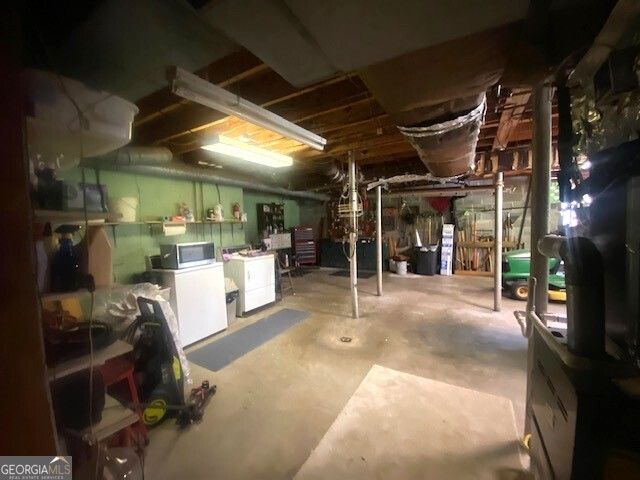 123 Hillcrest Road, West Point, GA 31833