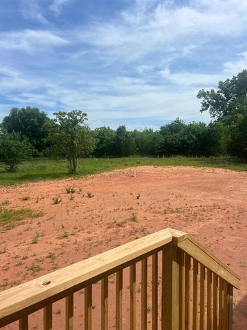 8001 London Drive, Noble, OK 73069