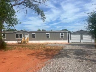 8001 London Drive, Noble, OK 73069
