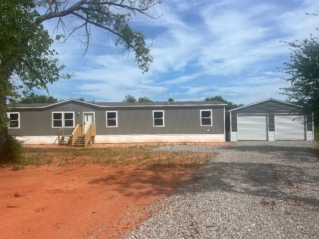 8001 London Drive, Noble, OK 73069