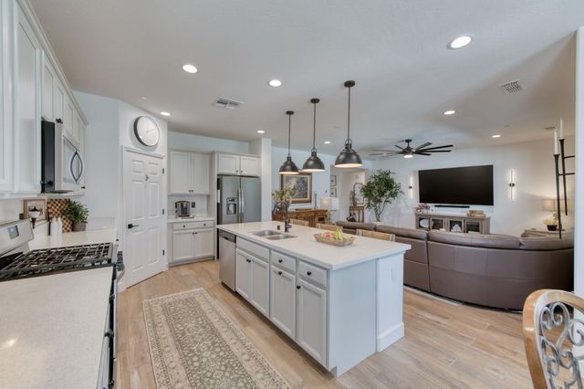 2659 N Dee Ann Avenue, Fresno, CA 93727