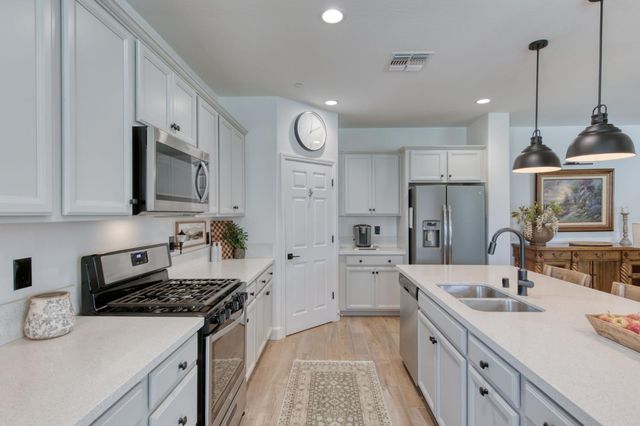 2659 N Dee Ann Avenue, Fresno, CA 93727