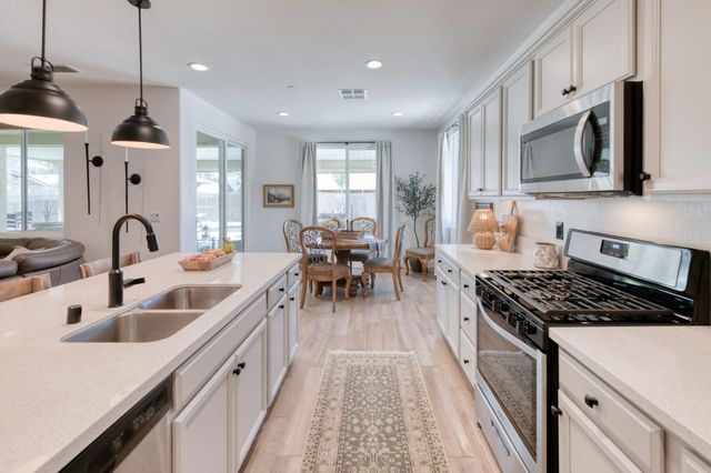 2659 N Dee Ann Avenue, Fresno, CA 93727