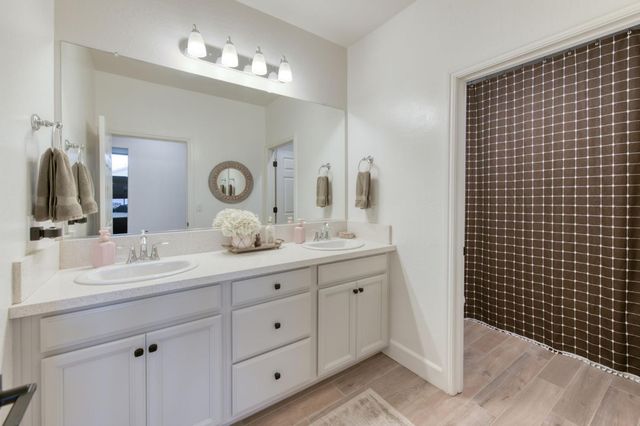 2659 N Dee Ann Avenue, Fresno, CA 93727