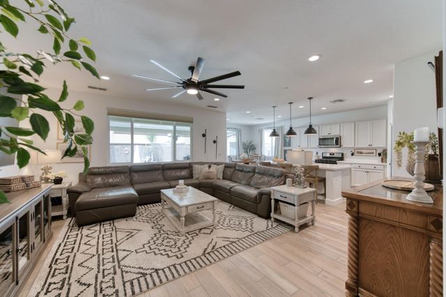 2659 N Dee Ann Avenue, Fresno, CA 93727