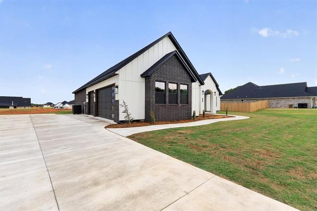 2447 Wolf Creek Bend, Blanchard, OK 73010
