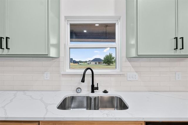 2447 Wolf Creek Bend, Blanchard, OK 73010