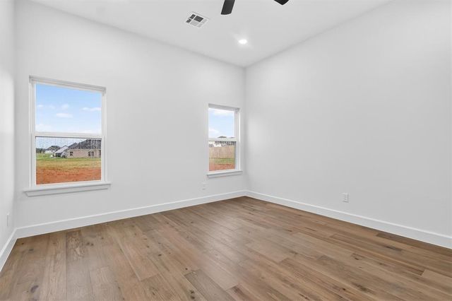 2447 Wolf Creek Bend, Blanchard, OK 73010