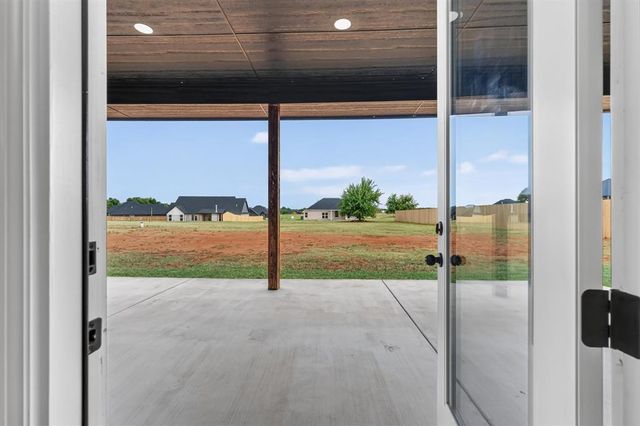 2447 Wolf Creek Bend, Blanchard, OK 73010