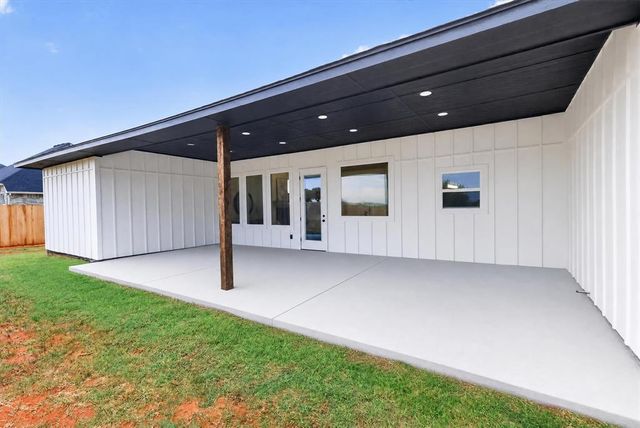 2447 Wolf Creek Bend, Blanchard, OK 73010