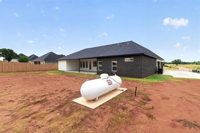 2447 Wolf Creek Bend, Blanchard, OK 73010