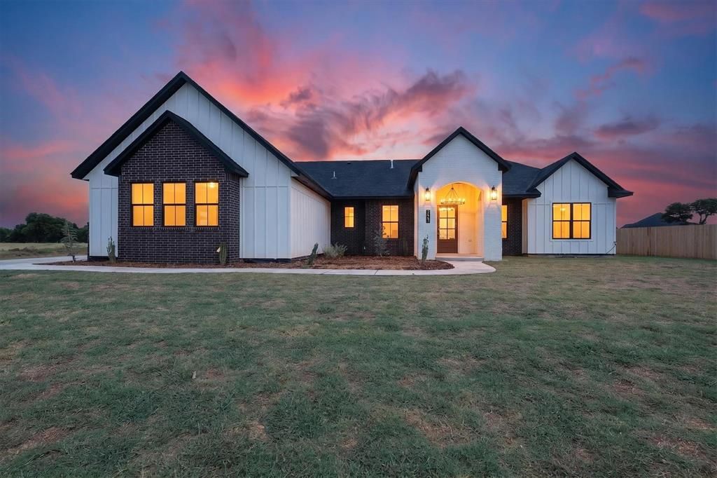 2447 Wolf Creek Bend, Blanchard, OK 73010