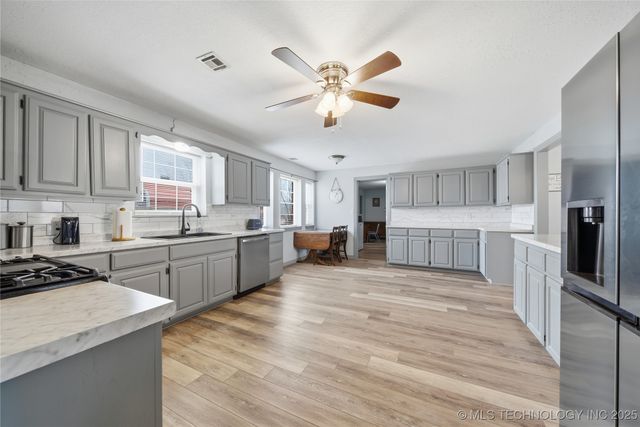 1200 S 54th Street, Muskogee, OK 74401