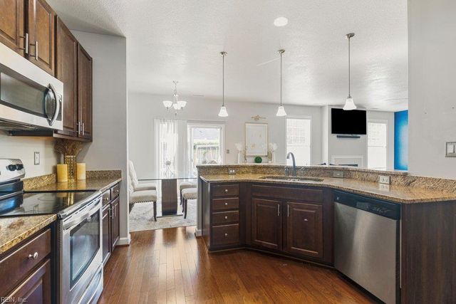 849 Brightleaf PL, Chesapeake, VA 23320