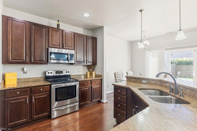 849 Brightleaf PL, Chesapeake, VA 23320