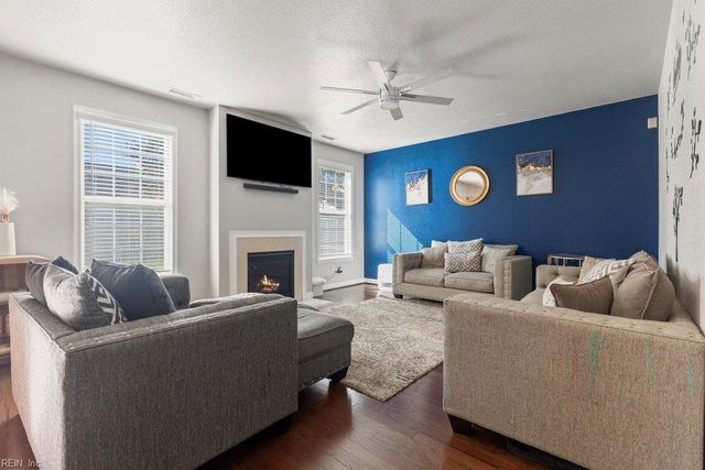 849 Brightleaf PL, Chesapeake, VA 23320