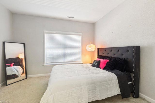 849 Brightleaf PL, Chesapeake, VA 23320