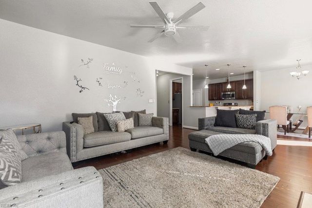 849 Brightleaf PL, Chesapeake, VA 23320