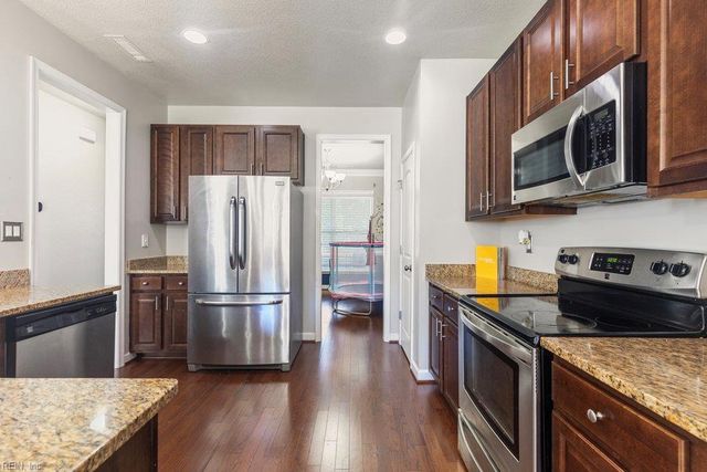 849 Brightleaf PL, Chesapeake, VA 23320