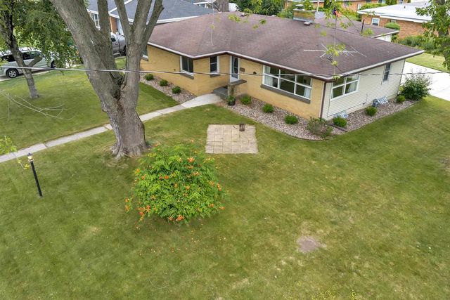 802 ERNST DRIVE, Green Bay, WI 54304