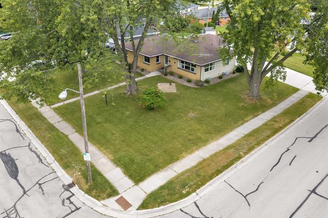 802 ERNST DRIVE, Green Bay, WI 54304