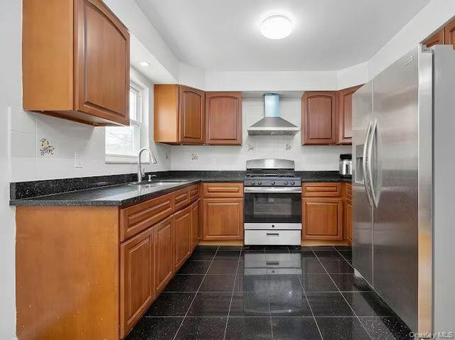 245th 61st ave front family, Little Neck, NY 11362