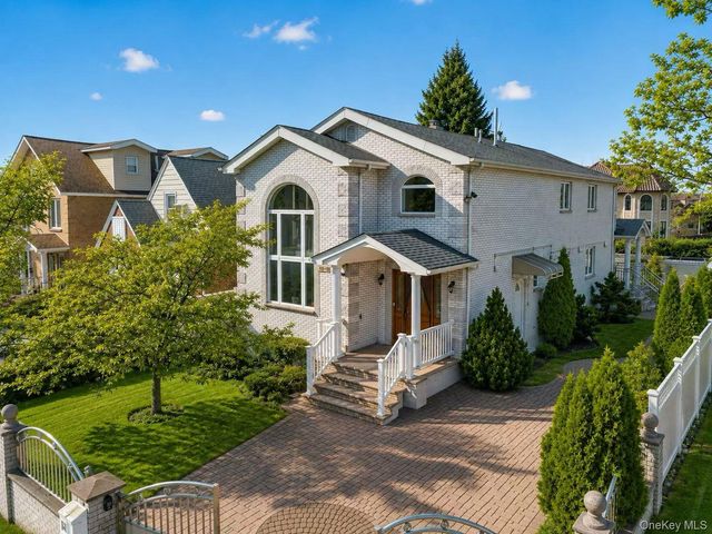 245th 61st ave front family, Little Neck, NY 11362