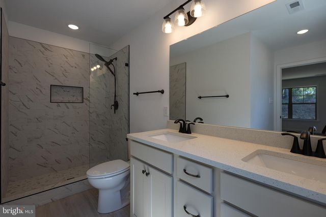 203 HASKELL DR, Martinsburg, WV 25404