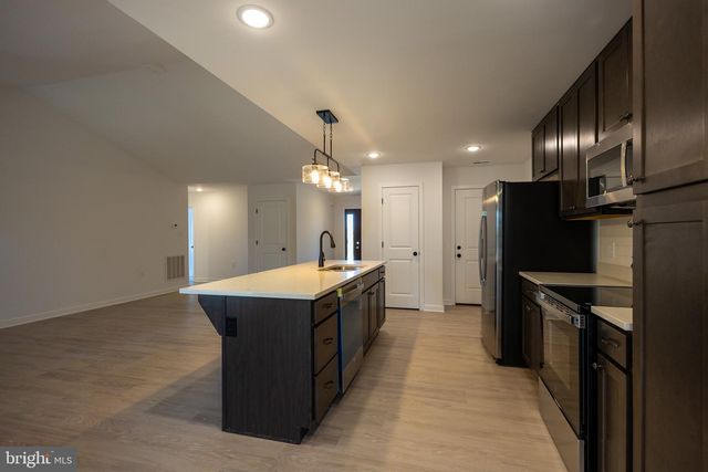 203 HASKELL DR, Martinsburg, WV 25404