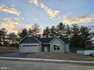 203 HASKELL DR, Martinsburg, WV 25404