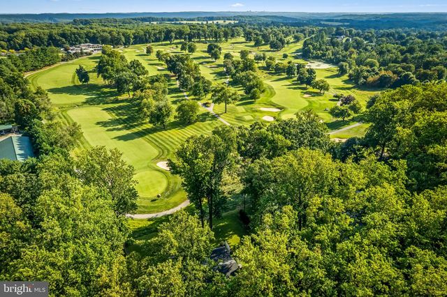 4 COUNTRY CLUB LN, Phoenix, MD 21131