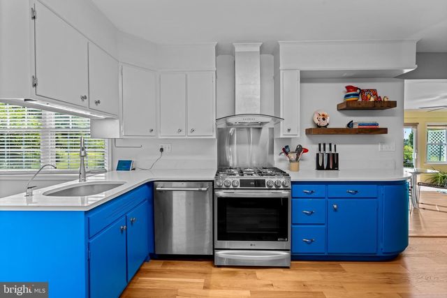 4 COUNTRY CLUB LN, Phoenix, MD 21131