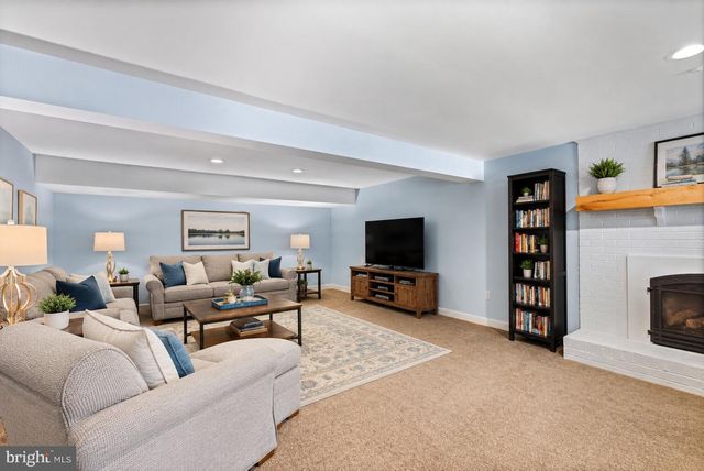 4 COUNTRY CLUB LN, Phoenix, MD 21131