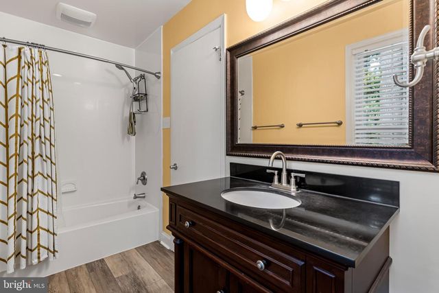 4 COUNTRY CLUB LN, Phoenix, MD 21131