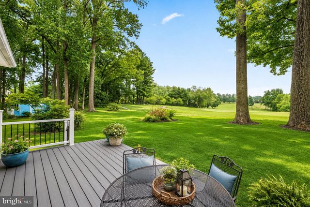 4 COUNTRY CLUB LN, Phoenix, MD 21131