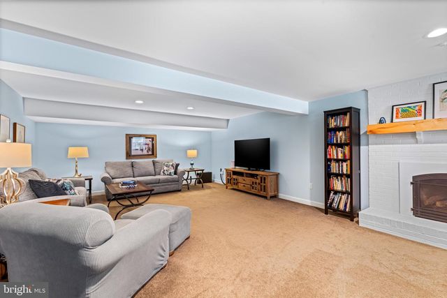 4 COUNTRY CLUB LN, Phoenix, MD 21131