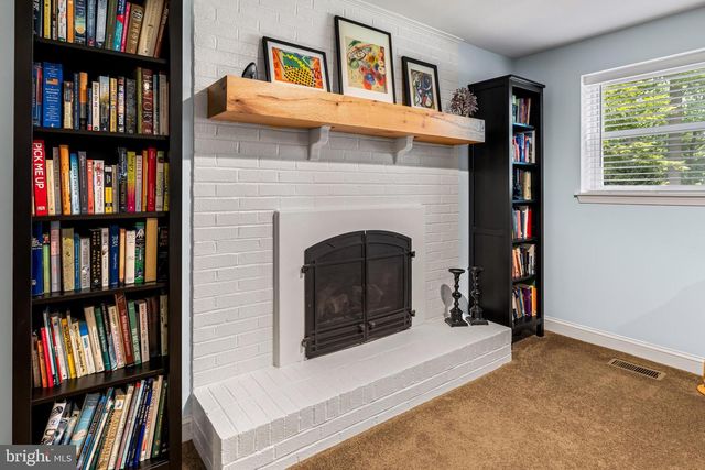 4 COUNTRY CLUB LN, Phoenix, MD 21131